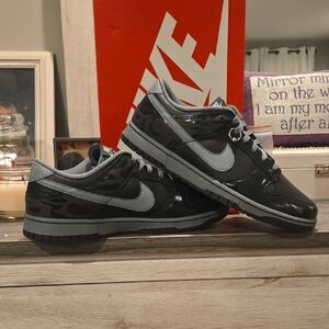 Nike Men's Black and Gray Sneakers